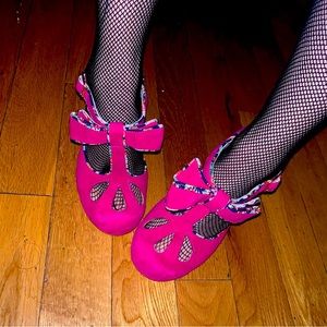 Magenta Irregular choice pumps with big bow!